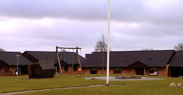 11_02_08-Legehuset_blaest_omkuld